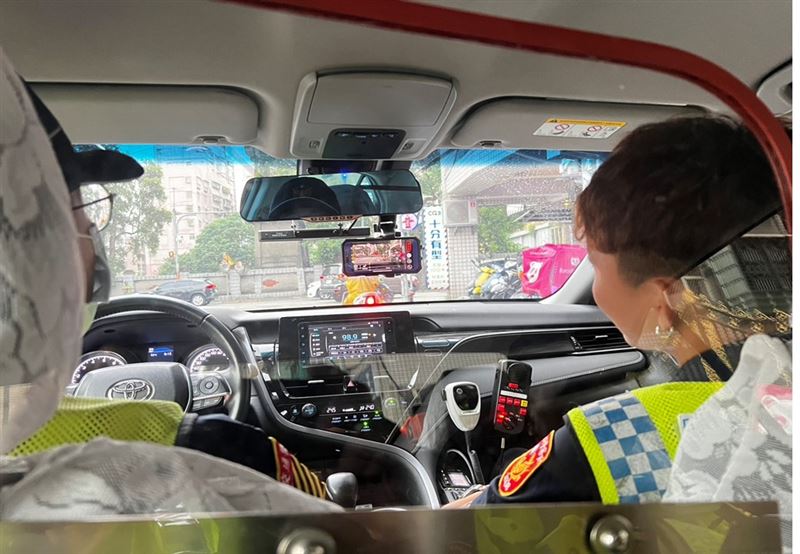 土城警分局透過大數據運算分析主要幹道車流，一旦偵測到道路服務水準異常時，便能即時啟動警力調度機制。（圖／翻攝畫面）