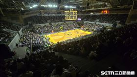 TPBL例行賽，林書豪球衣引退儀式，新莊體育館滿場。（圖／記者劉彥池攝影）