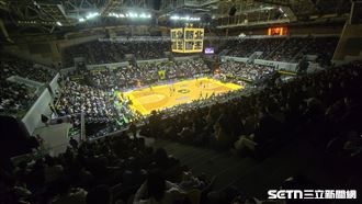 林書豪球衣引退座無虛席　國王本季首滿場