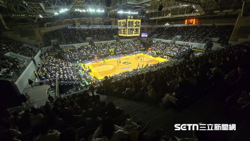 林書豪球衣引退座無虛席　國王本季首滿場