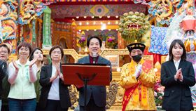 賴清德總統今（28）日前往「溪湖永安宮」及「溪湖福安宮」參香祈福。（圖／總統府提供）