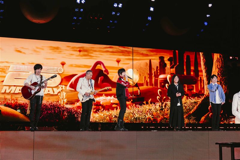 五月天「回到那一天」25週年巡迴演唱會台中站。（圖／相信音樂提供）