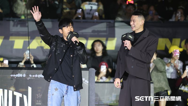 林書豪球衣引退儀式，「亞洲天王」周杰倫現身。（圖／記者劉彥池攝影）