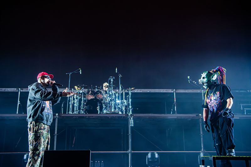 血肉果汁機邀請MC HotDog 熱狗（左）擔任演唱會嘉賓。（圖／血肉果汁機提供）