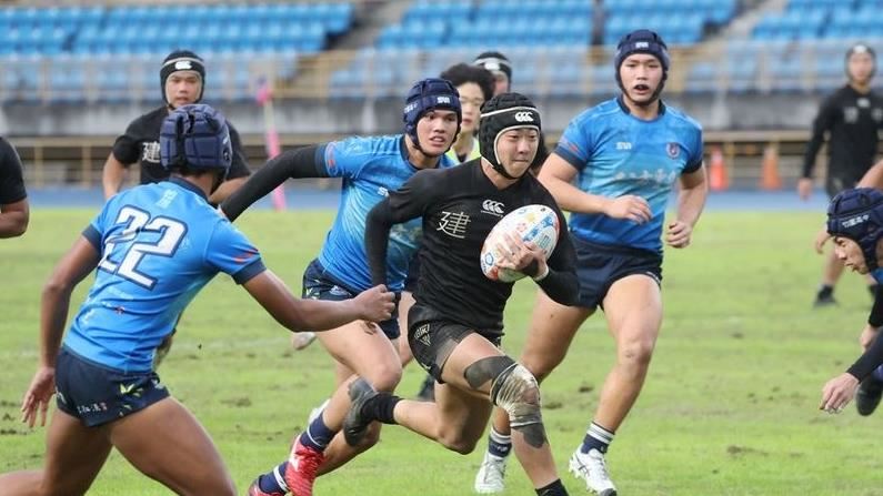 「黑衫軍」建國中學(黑衣)擊敗新北市竹圍高中奪下冠軍。（圖／元坤運動文創產業有限公司提供）