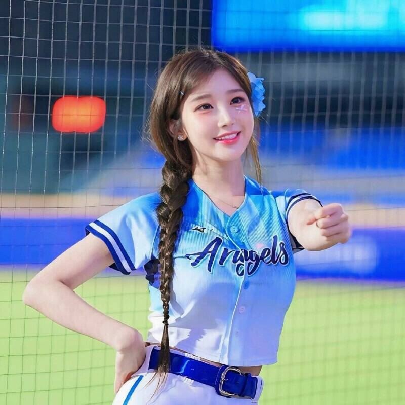 中職富邦悍將「Fubon Angels」韓籍啦啦隊成員李珠珢則首次入選，排名97。（翻攝自IG）