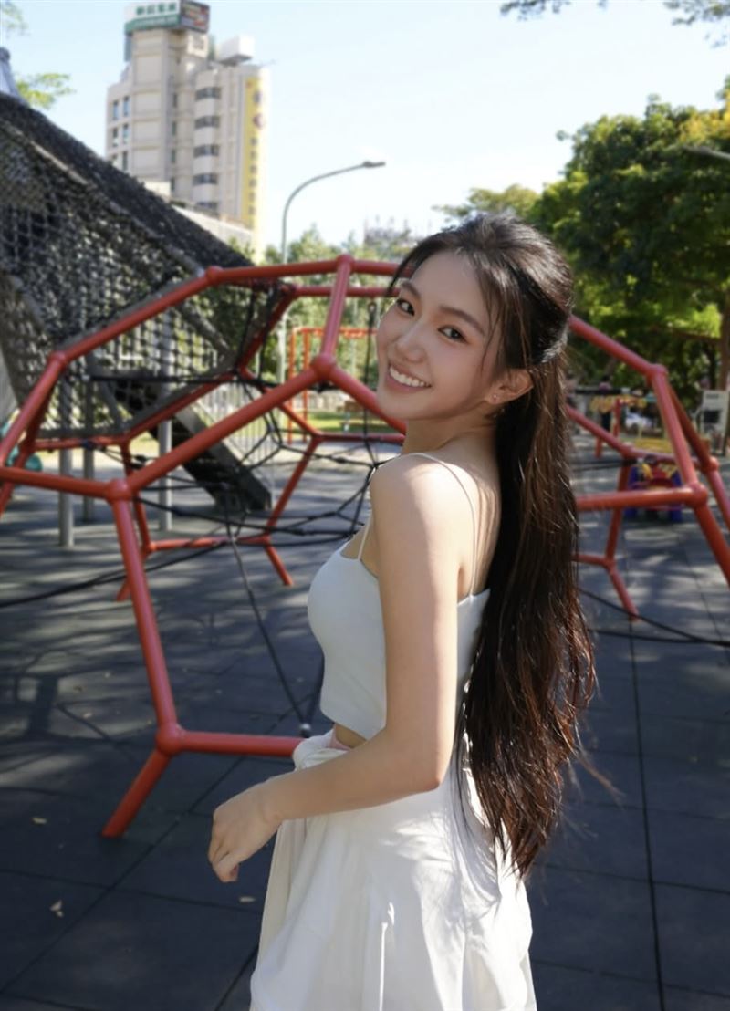 家寧不甩爭議持續上傳影片、更新社群。（圖／翻攝自家寧IG）