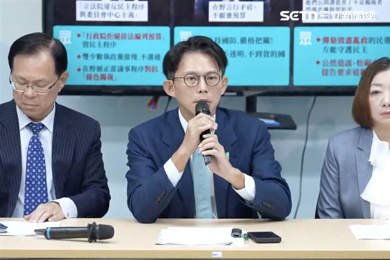 針對賴清德批在野是「一中同表」，黃國昌（中）反擊「總統公然造謠」。（圖／翻攝畫面）