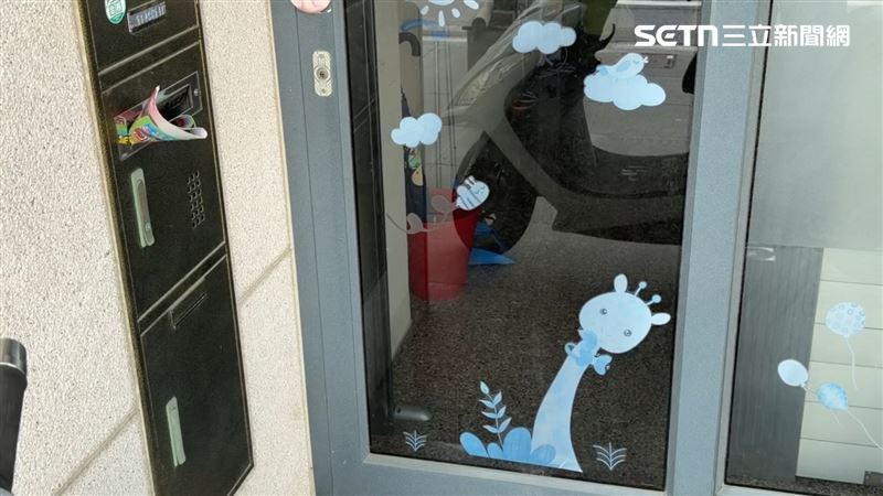 社會局查出，2名保母中只有一人擁有合格證照，違法超收6名孩童。（圖／翻攝畫面）