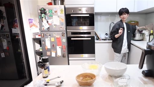 HOOK講「拉絲」遭出征　粉痛批：矯枉過正