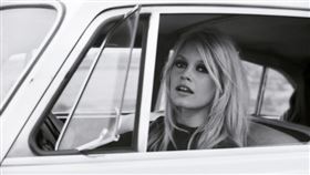 1968年前往美國拍片的碧姬芭杜。圖／鏡週刊提供