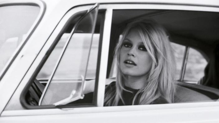 她定義一世代的性感！揭密「最色法國歌」