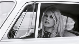 她定義一世代的性感！揭密「最色法國歌」