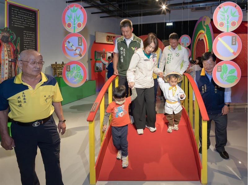 過蓮花七星橋（圖／翻攝自屏東縣王船文化館專頁）