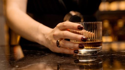 42歲夜場名媛罹腎癌 醫揭1元凶！不是憋尿