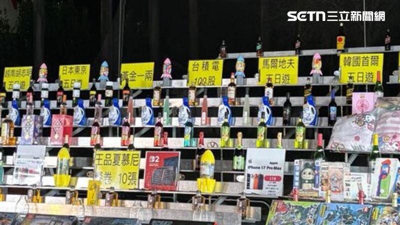 「夢幻級大禮」整齊排開，包含台積電100股、王品集團夏慕尼餐券10張、Switch 2、黃金一兩、日本東京五日遊、馬爾地夫五日遊、iPhone 17 Pro Max等，每一樣價值都不算低。（圖／讀者授權提供，未經同意請勿轉載）