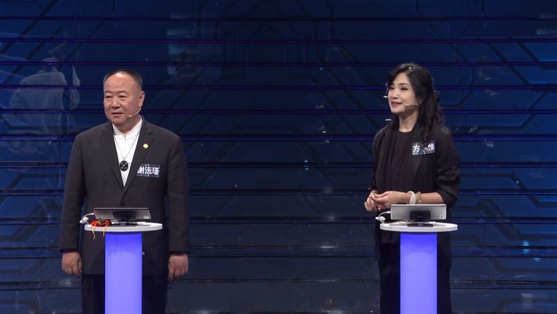 外型差異很大的方季惟（右）、謝沅瑾是高中同學。（圖／公視提供）