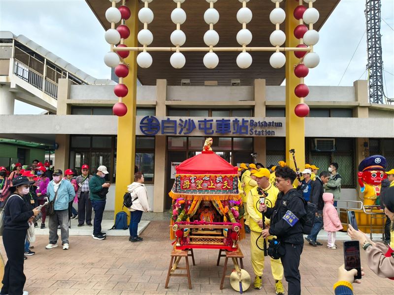 白沙屯媽祖香火迎回新北，蘇巧慧隨新北拱心宮謁祖進香