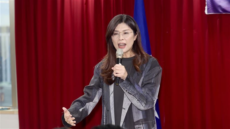 持續擋國防預算，鄭麗文已換鄭習會門票？