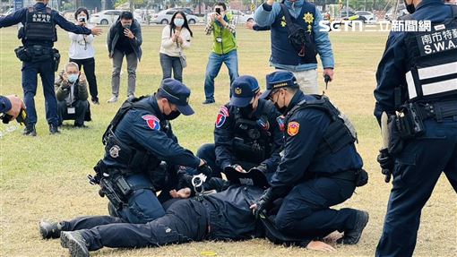 防張文血洗事件！黃偉哲禁3物：含大行李