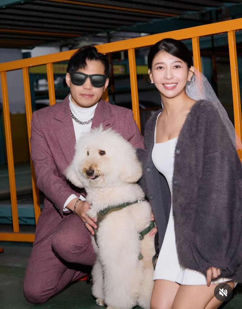 小粉紅透露老公還沒準備好露臉。（圖／翻攝自小粉紅IG）