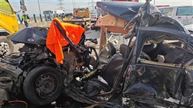 國道3，彰化和美車禍，未注意前方車況，追撞拖吊車，內側車道，失控，遭聯結車追撞，駕駛死亡(圖／翻攝畫面)