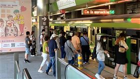 台中捷運宣布捷粉回饋專案12/31結束台中捷運公司在民國110年9月推出捷粉回饋專案，民眾持電子票證搭捷運，每月搭乘次數累計達門檻可享回饋金，不過目前已有85%捷粉改用公共運輸定期票，中捷公司20日宣布，捷粉回饋專案將於31日正式結束。（中捷公司提供）中央社記者趙麗妍傳真  112年12月20日