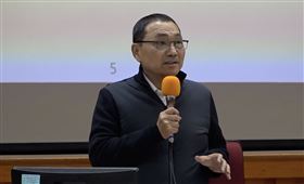 侯友宜出席新北市「大型群聚活動及人潮聚集處所強化維安精進作為」會議。（圖／新北市政府提供） 