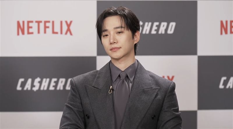 李俊昊飾演某天突獲得超能力的平凡上班族。（圖／Netflix提供）