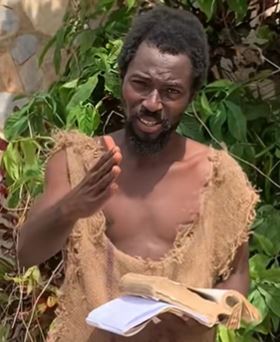 非洲的「諾亞」預言12月25日會有大洪水帶來審判，但上帝給他時間造方舟，因此末日延遲了。（圖／翻攝自抖音）