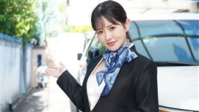 茉莉姬花平常是在汽車銷售賣場擔任客服，27歲的她出道成了AV新鮮人，被片商封為「超完美的屁屁」。（圖／翻攝自Ｘ）