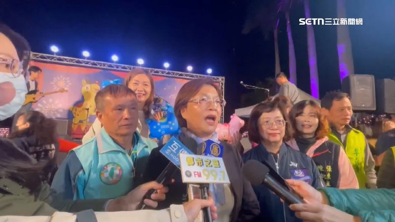 彰化縣長王惠美(左二)