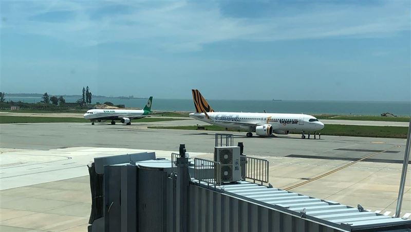 中國30日10小時軍演圍台，導致不少班機取消，華信、立榮兩家航空公司也緊急應變加開金門往返本島班次應對。（圖／翻攝自金門機場官方臉書）