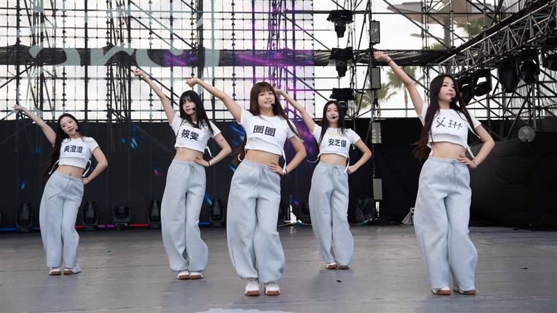 安芝儇露小蠻腰　學中文逛夜市喊：烤魷魚