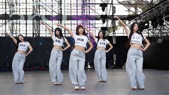 安芝儇露小蠻腰　學中文逛夜市喊：烤魷魚