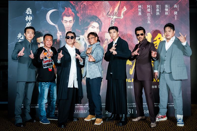 男主角林哲熹、印度男星阿健巴吉瓦（Arjan Bajwa）、高捷、張懷秋、游安順、江譚佳彥、吳震亞、童星游禮出席《叫我驅魔男神》首映會。（圖／光盛影業 提供）