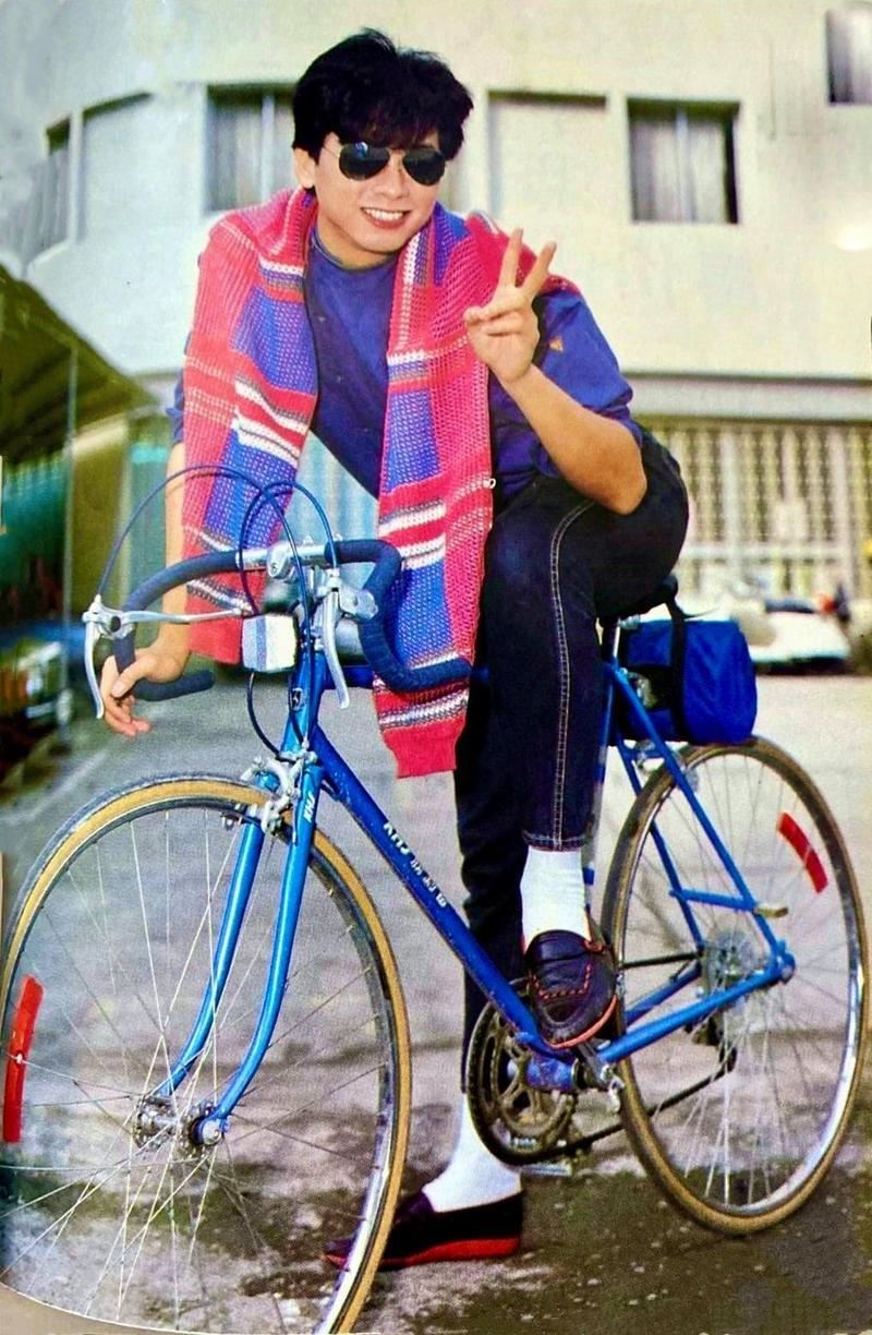 曹西平po出40年前的帥照，穿著打扮時髦又流行。（圖／翻攝自曹西平臉書）