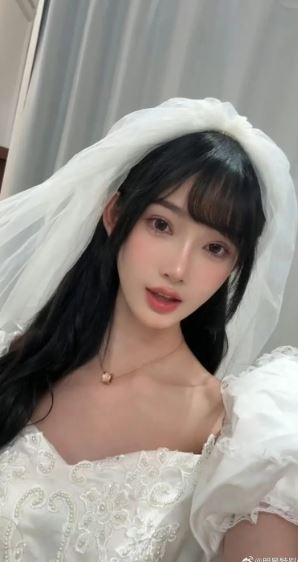 七七去年曾PO出個人婚紗照。（圖／翻攝自IG）