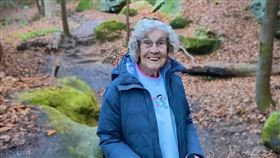 網紅Joy阿嬤與其孫子，花了7年半時間造訪了美國63個國家公園。(圖／取自IG @grandmajoysroadtrip)