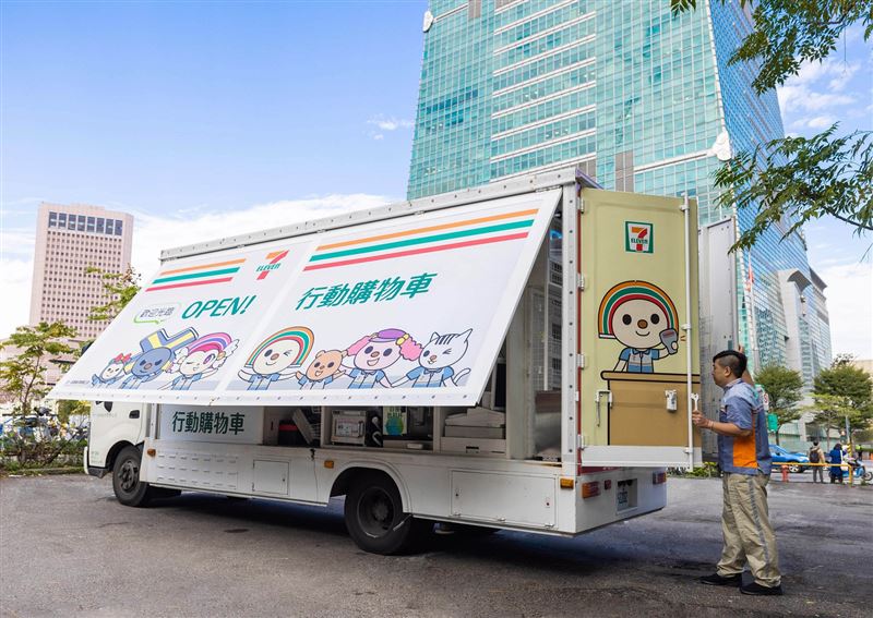 7-ELEVEN出動「OPEN!行動購物車」備戰信義一級戰區。（圖／7-ELEVEN提供)
