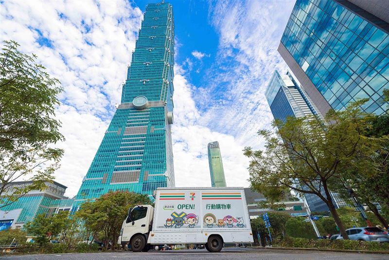 「OPEN!行動購物車2.0」跨年當天進駐台北101大樓旁(圖／7-ELEVEN提供)