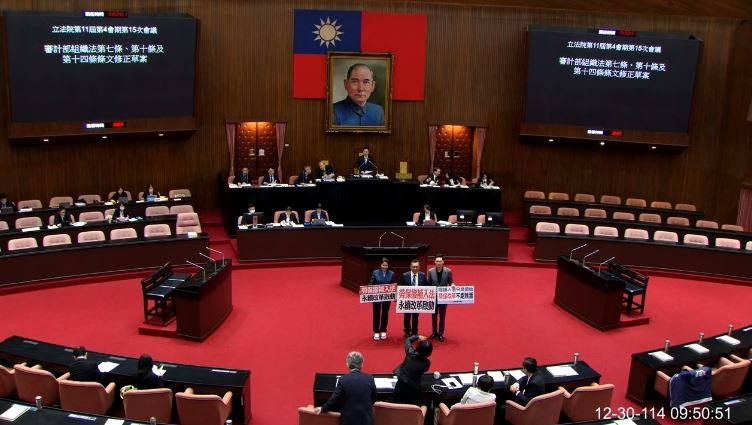立院三讀勞保條例！政府負最終支付責任