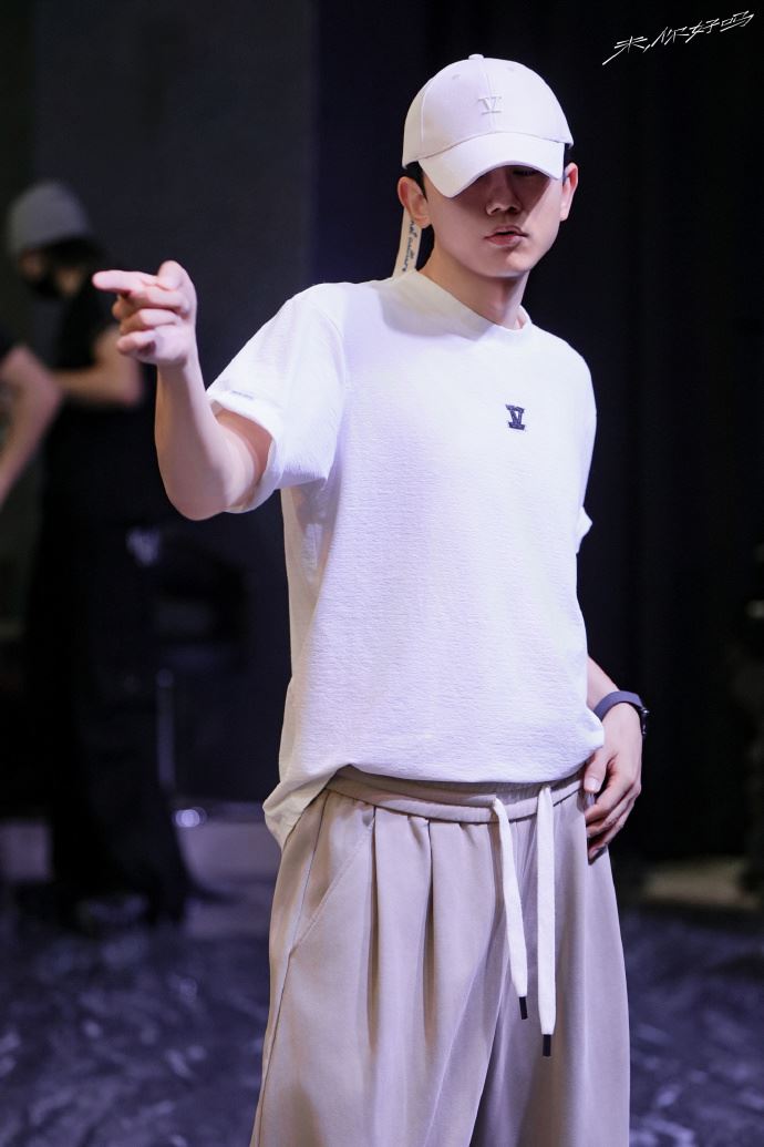 張杰演唱會的彩排影片遭外流。（圖／翻攝自張杰工作室微博）