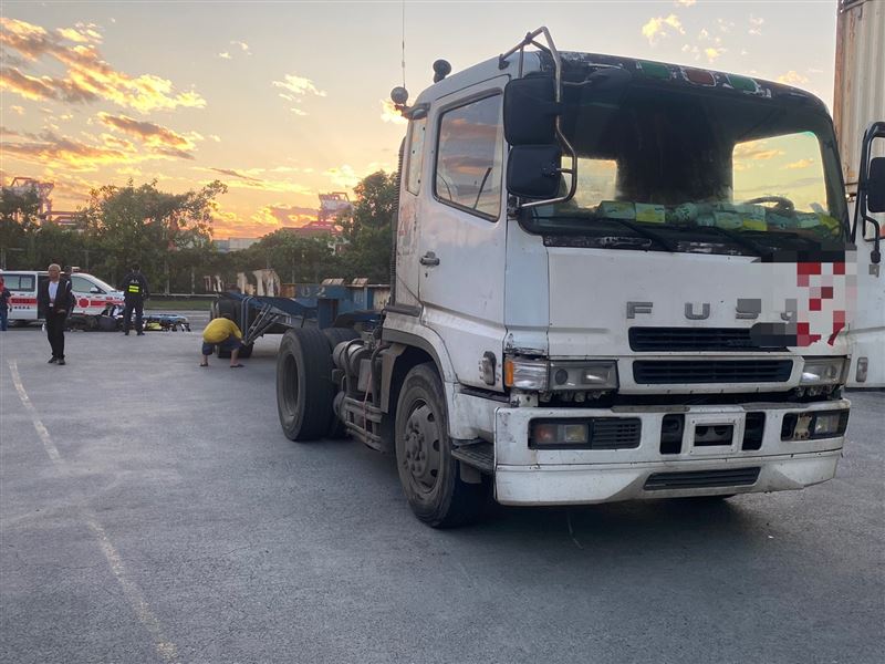 肇事的聯結車。（圖／翻攝畫面）