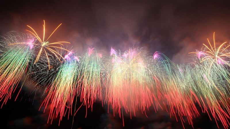 「閃耀新北1314跨河煙火」將於 12 月 31 日 在淡水、八里雙主場登場，主打全台最早、象徵「一生一世」的 13 分 14 秒 跨河煙火秀，晚間 20:26 準時施放、橫跨淡江大橋，總發數高達 3 萬 5520 發。（圖／翻攝自新北市文化局臉書）