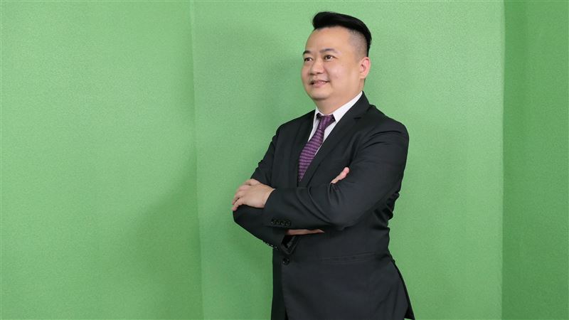 倫元投顧王春盛分析師指出，AI 供應鏈持續領跑大盤，今年AI與高效能運算需求持續推升台股表現，台積電（2330）在先進製程與 CoWoS、SoIC 技術上的優勢，讓全球伺服器與晶圓代工訂單能見度維持高檔。（圖／王春盛提供）