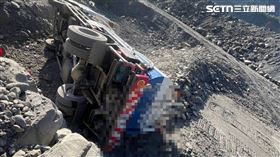 高雄,灑水車,公路,駕駛,工程,乘客,便道,工程區,事故,邊坡,台20線,南橫公路,明壩克露橋（圖／翻攝畫面）