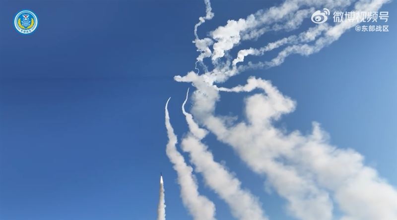 東部戰區稱，實彈射擊取得預期效果「全部命中」（圖／翻攝自微博）