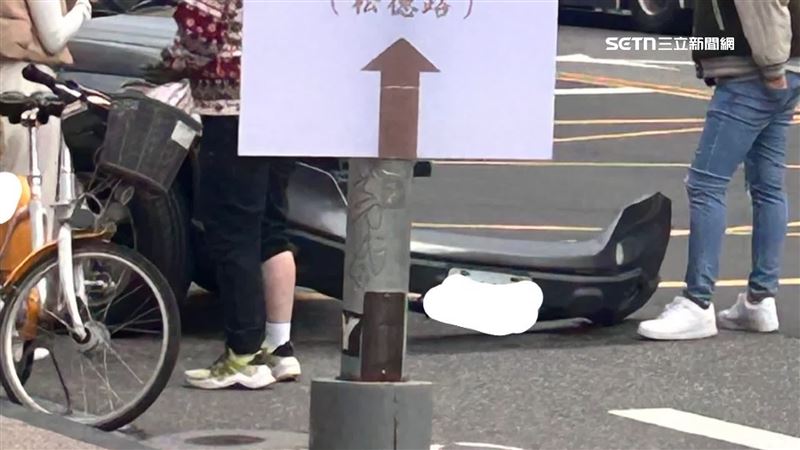 車子的保險桿竟被YouBike撞掉