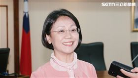 翁曉玲提出《憲法增修條文第二條修正草案》，盼賦予人民「直接提案罷免總統」的權力。（圖／記者楊士誼攝影）